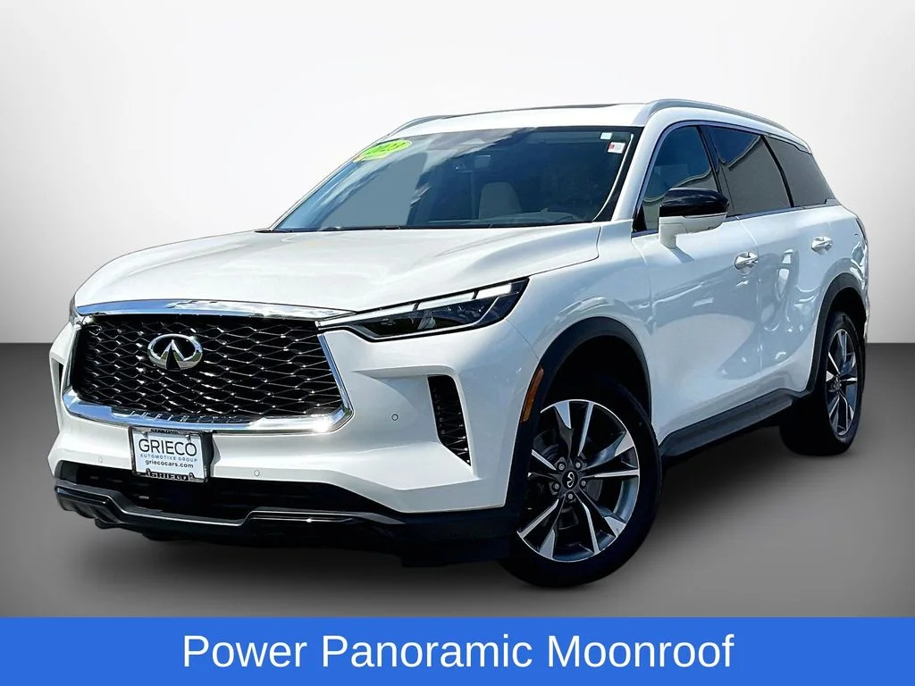 Used 2023 White INFINITI LUXE image 3