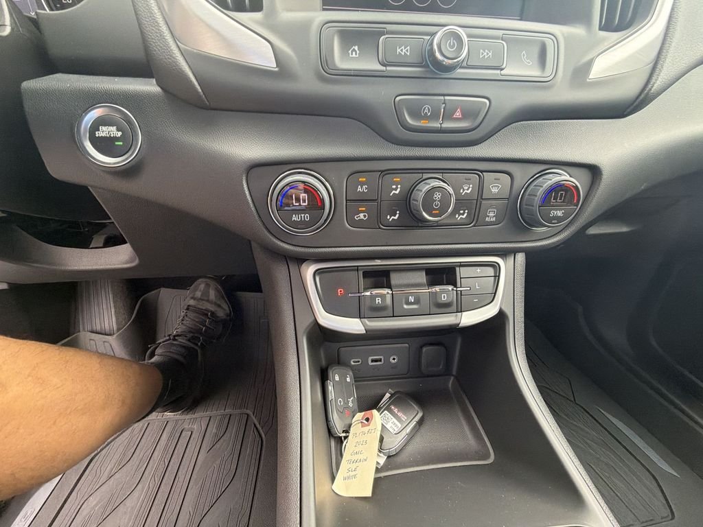 Used 2023 White GMC SLE image 19