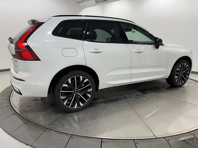 New 2026 Crystal White Volvo Ultra image 5