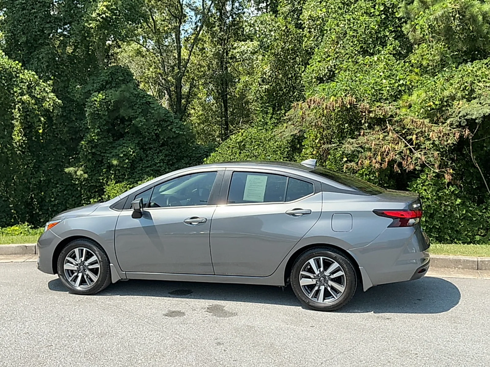 Used 2024 Gun Metallic Nissan 1.6 SV image 3