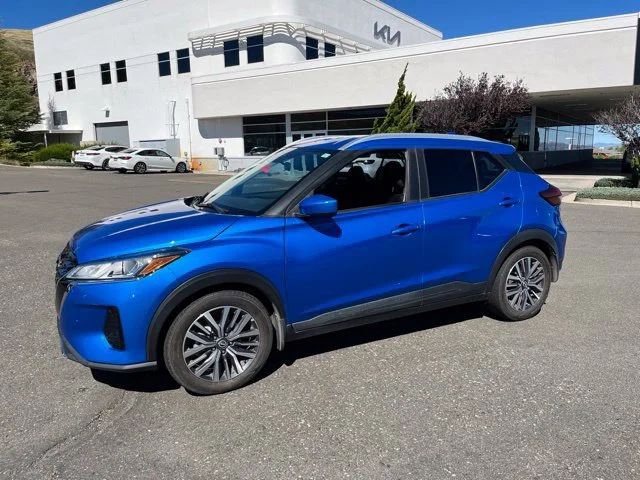 Used 2022 Electric Blue Metallic Nissan SV image 1