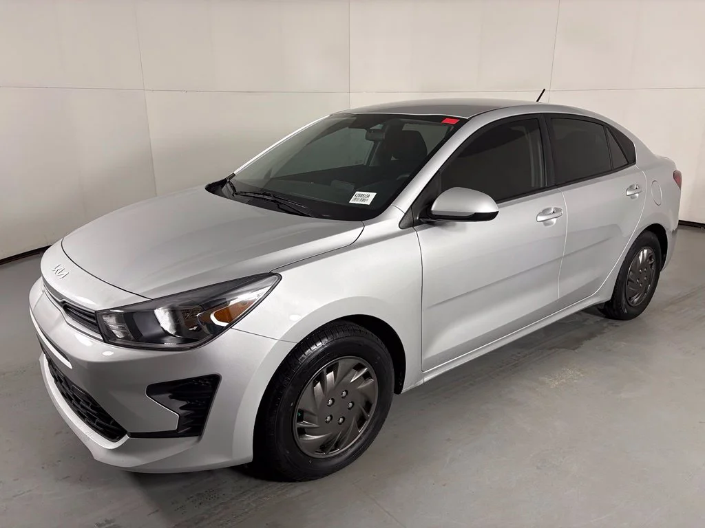 Used 2023 Silver Kia S image 4