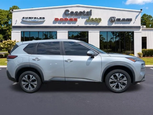 Used 2023 Gray Nissan SV image 3