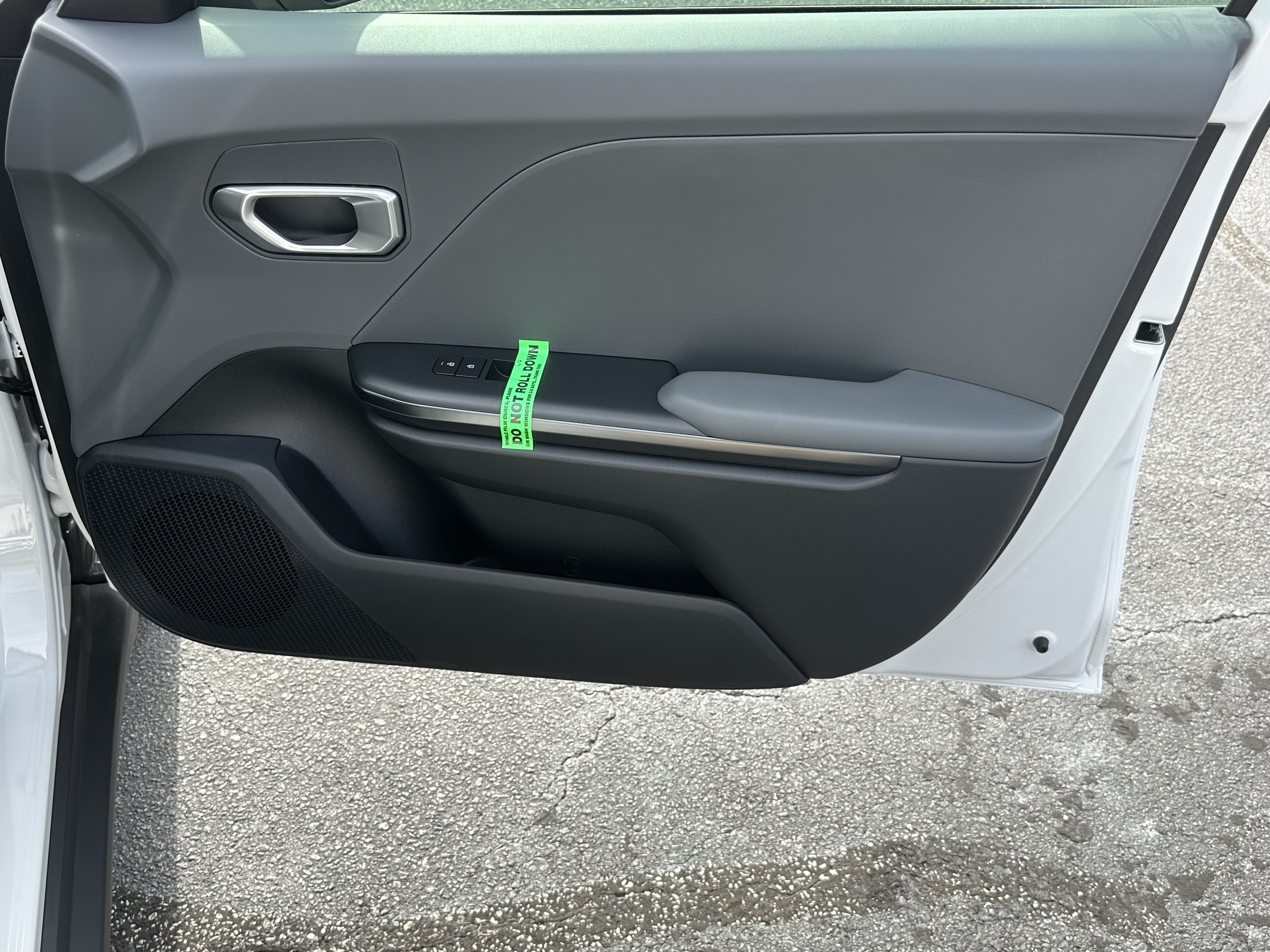 New 2026 Snow White Pearl Kia LXS image 15