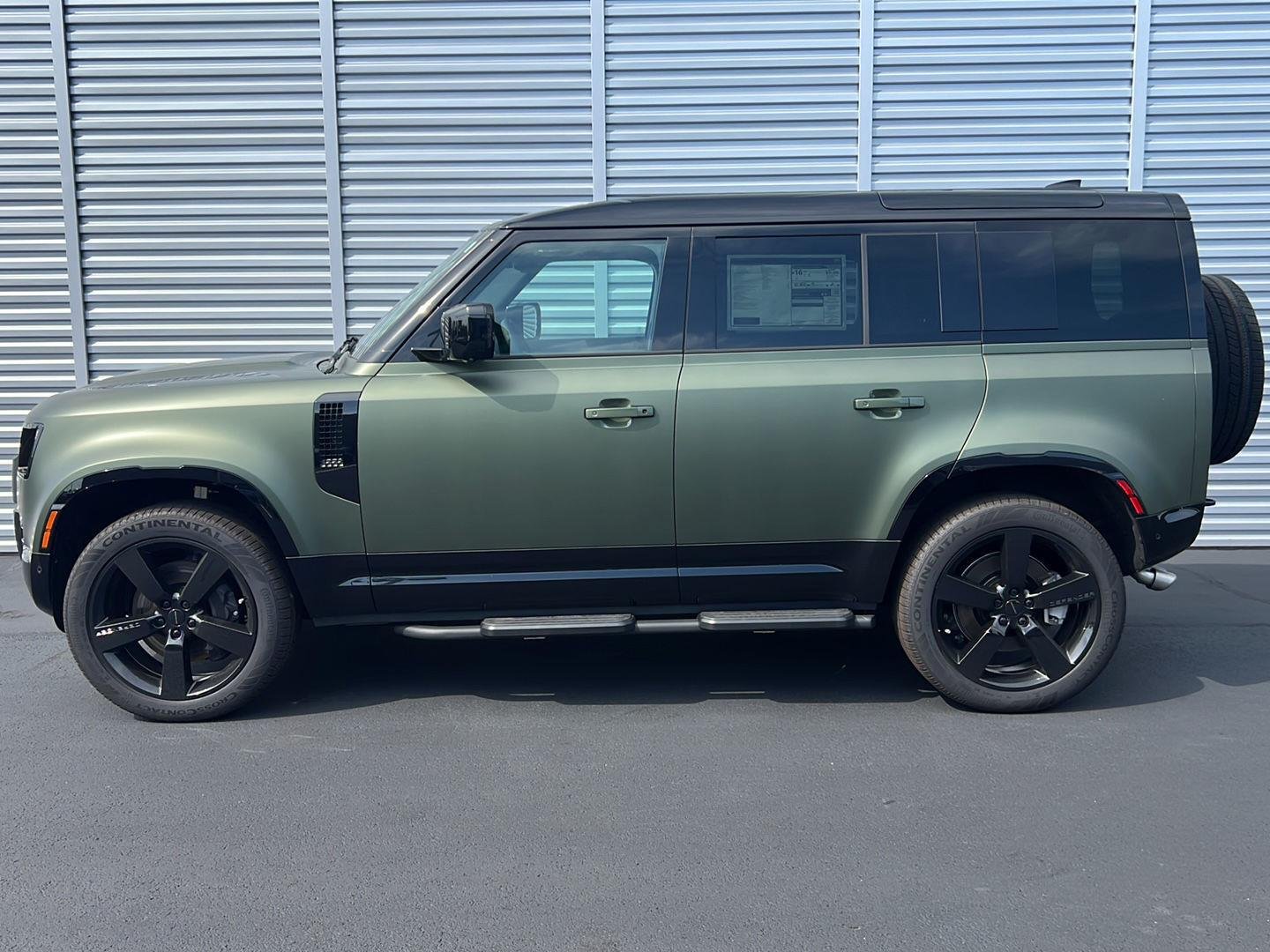 2026 Land Rover Defender X-Dynamic SE - Photo 2