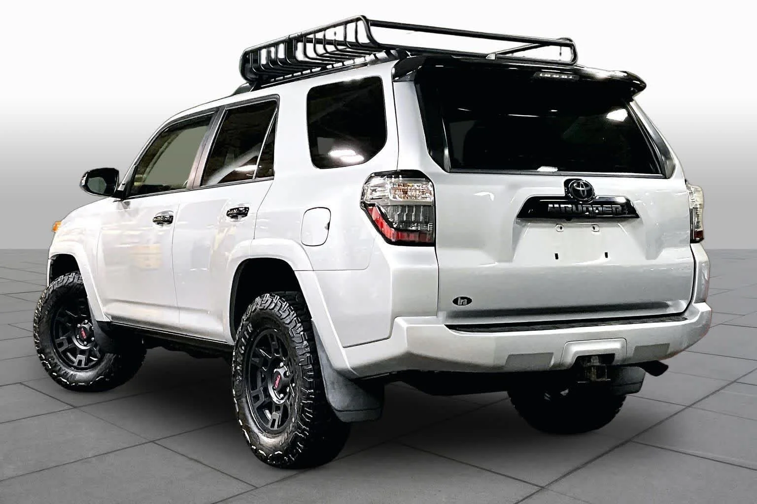 Used 2021 Classic Silver Metallic Toyota Venture image 12