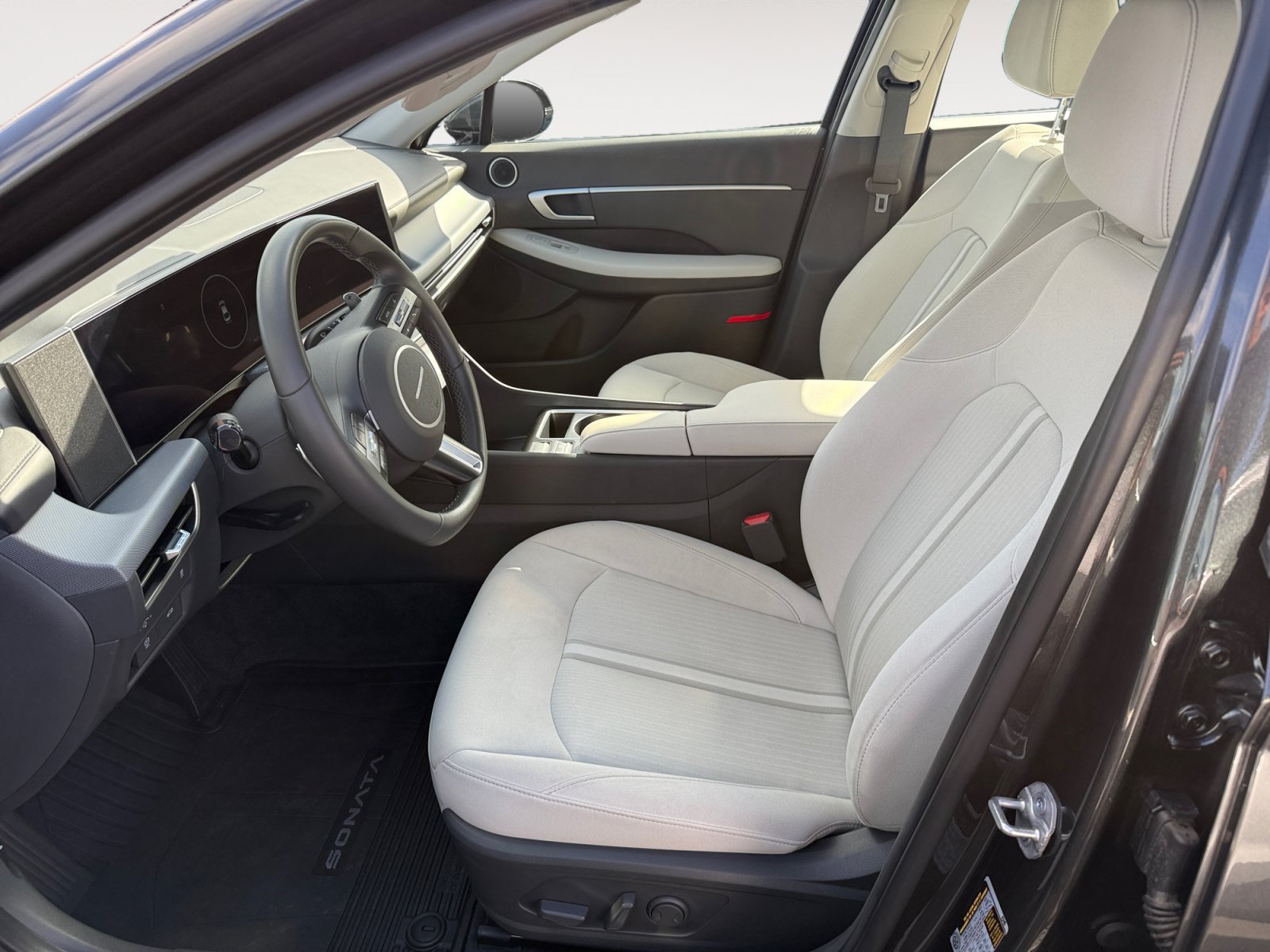 Certified Used 2025 Gray Hyundai SEL Convenience image 10