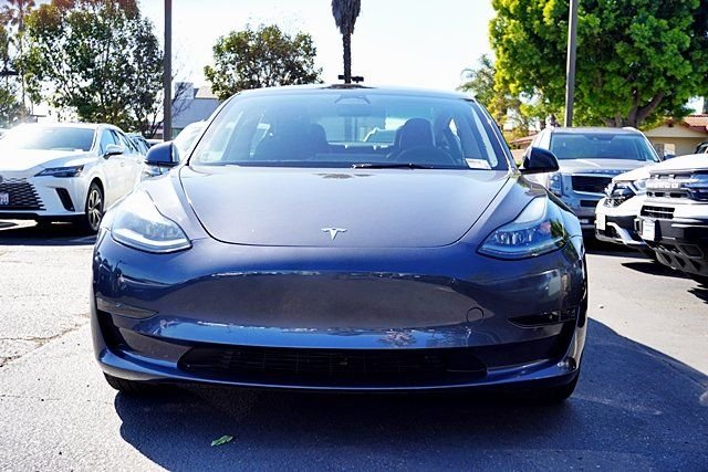Used 2023  Tesla Base image 4