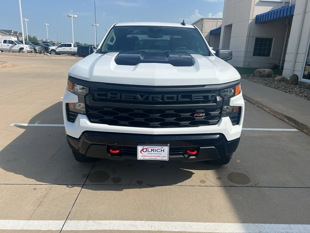 Used 2022 Summit White Chevrolet Custom Trail Boss image 3