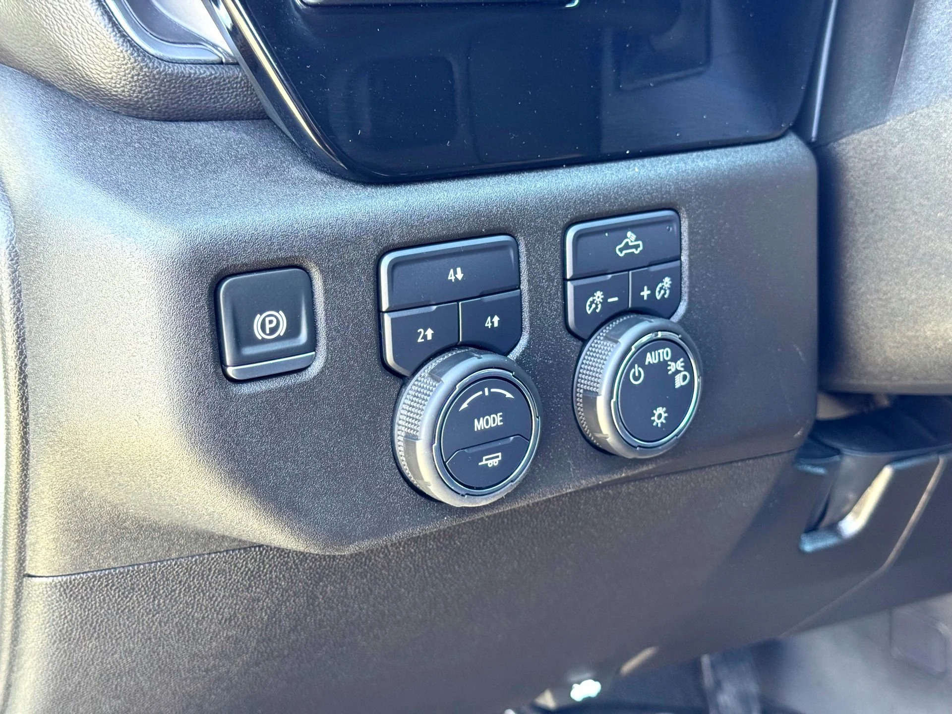 Used 2024 Summit White Chevrolet LT image 14