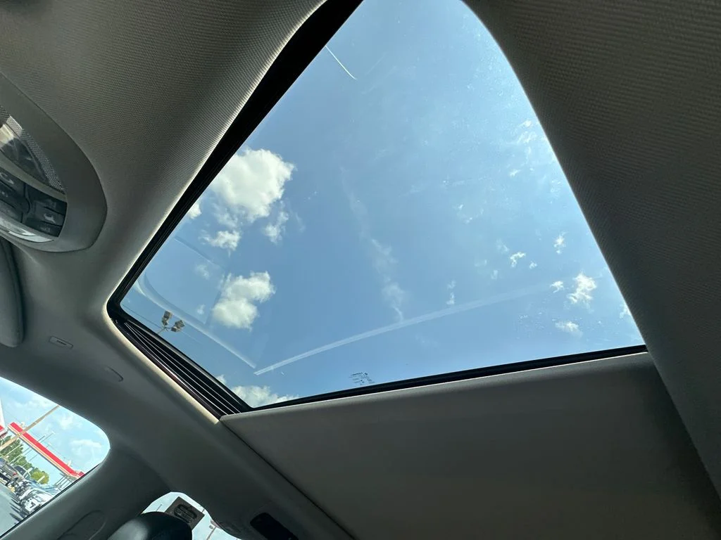 Used 2019 Black Chrysler Limited image 29