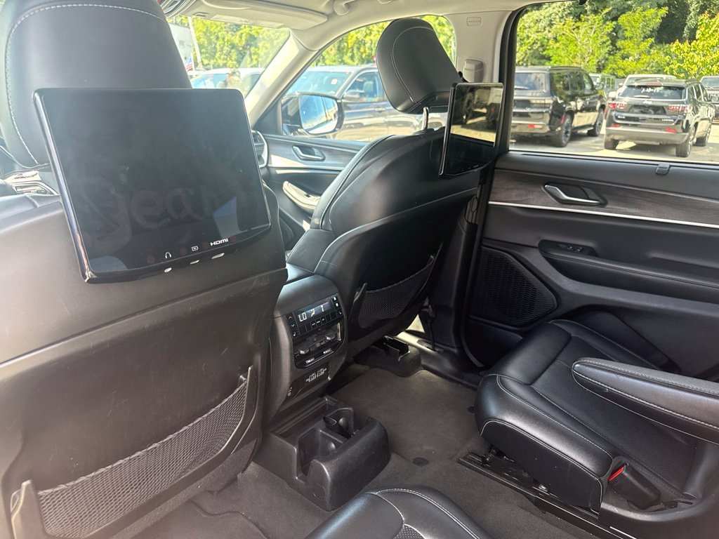 Used 2023 White Jeep Limited image 9