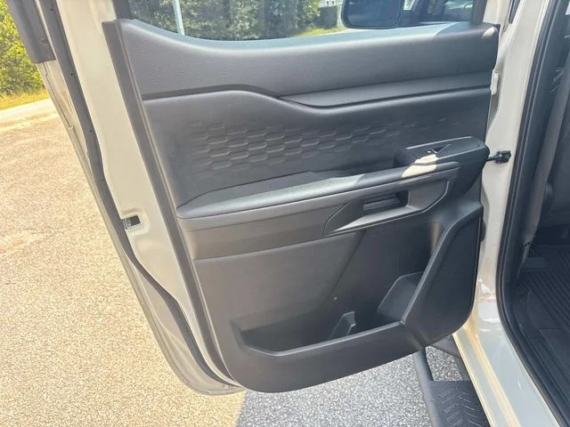 Used 2025 Beige Ford XL image 15