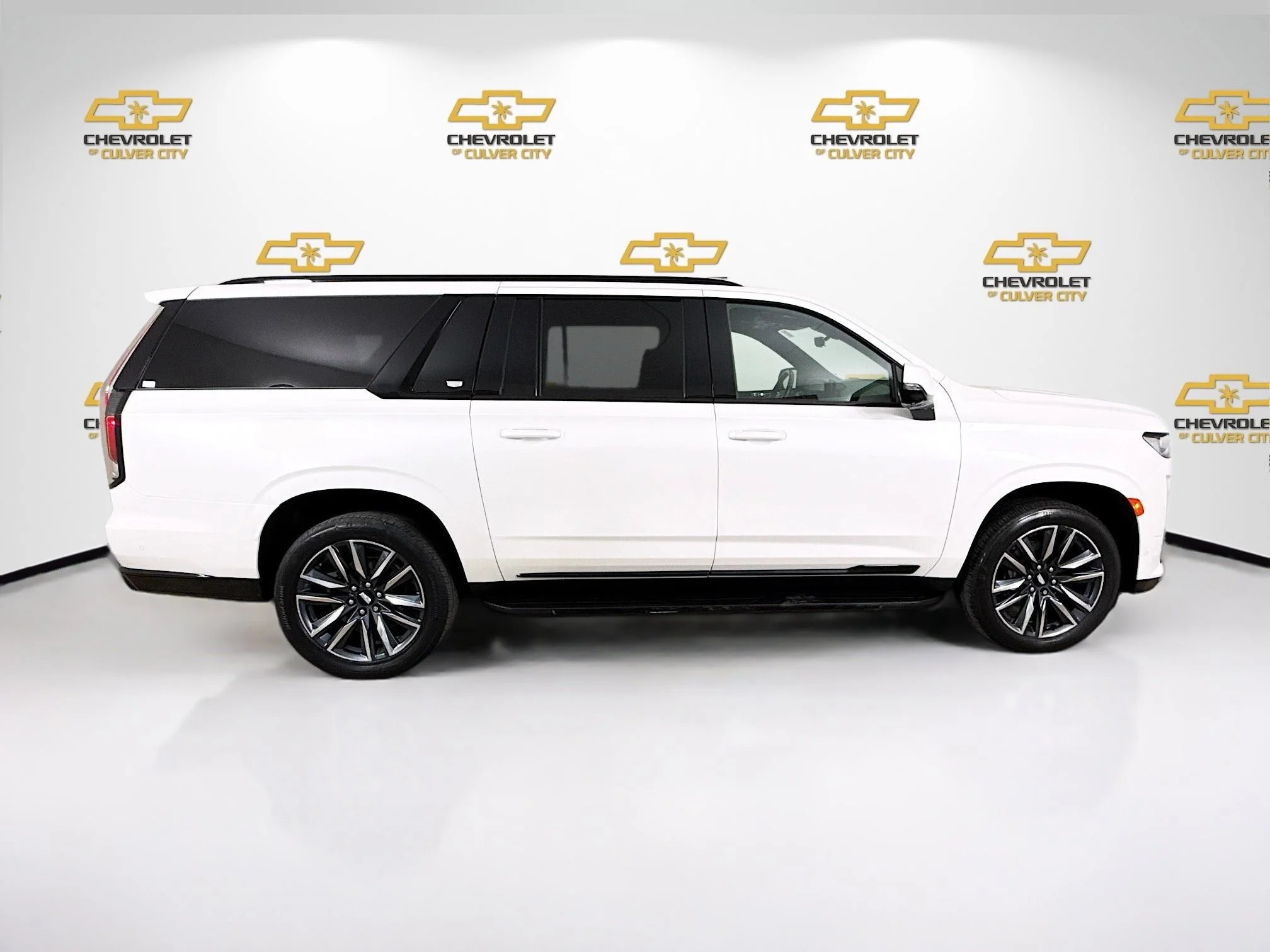 Used 2022 Crystal White Tricoat Cadillac Sport image 9