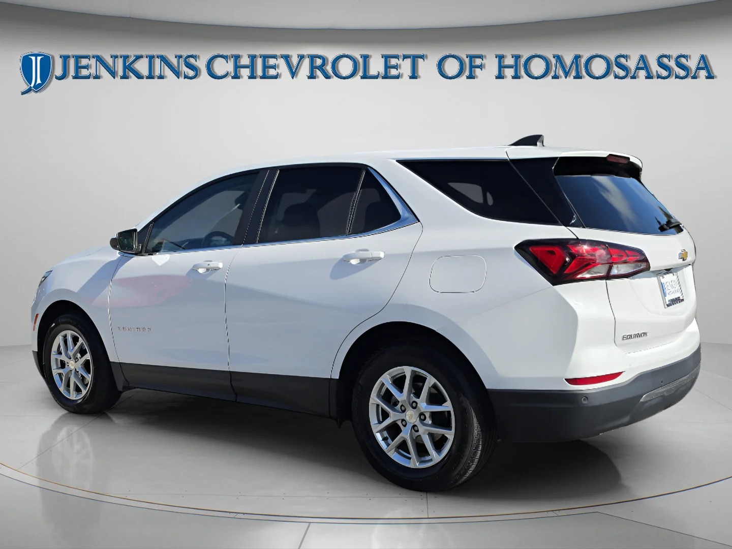 Used 2024 Summit White Chevrolet LT image 8
