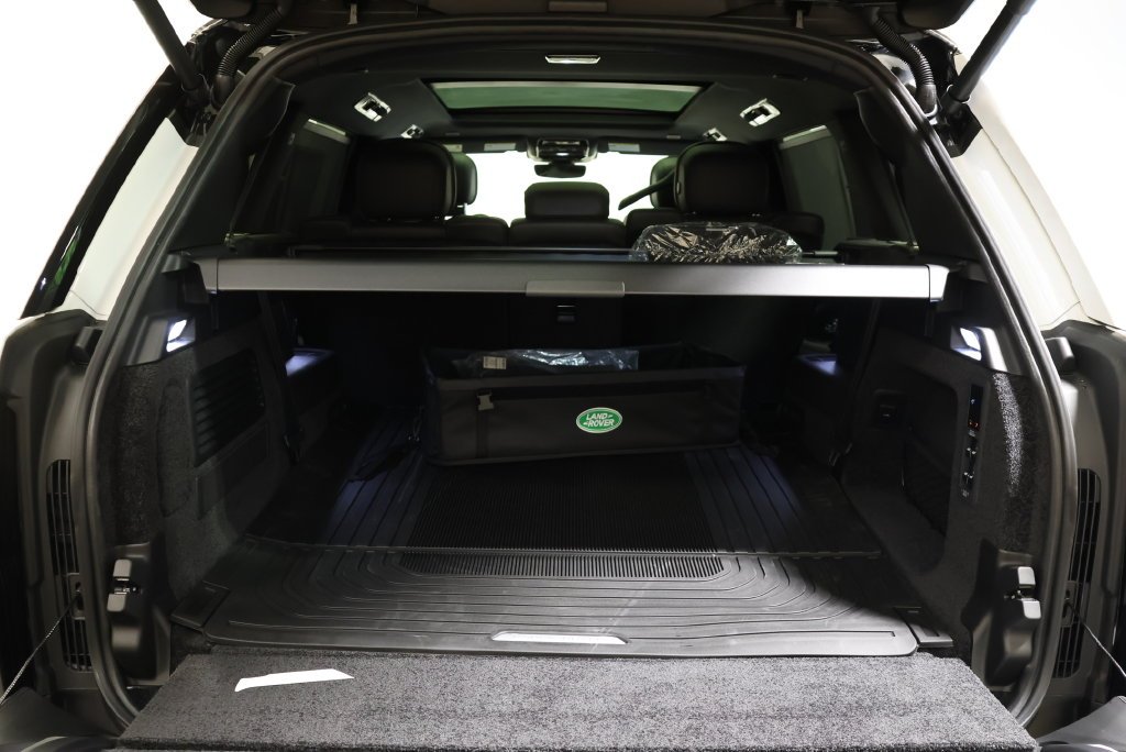 New 2027 Fuji White Land Rover SE image 46