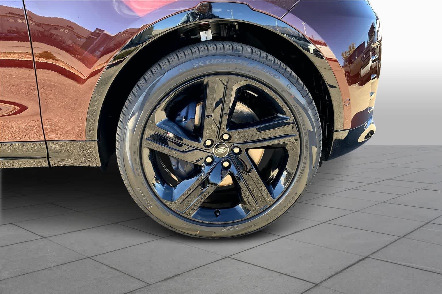 New 2026 Sedona Red LAND ROVER Gemini Edition image 11