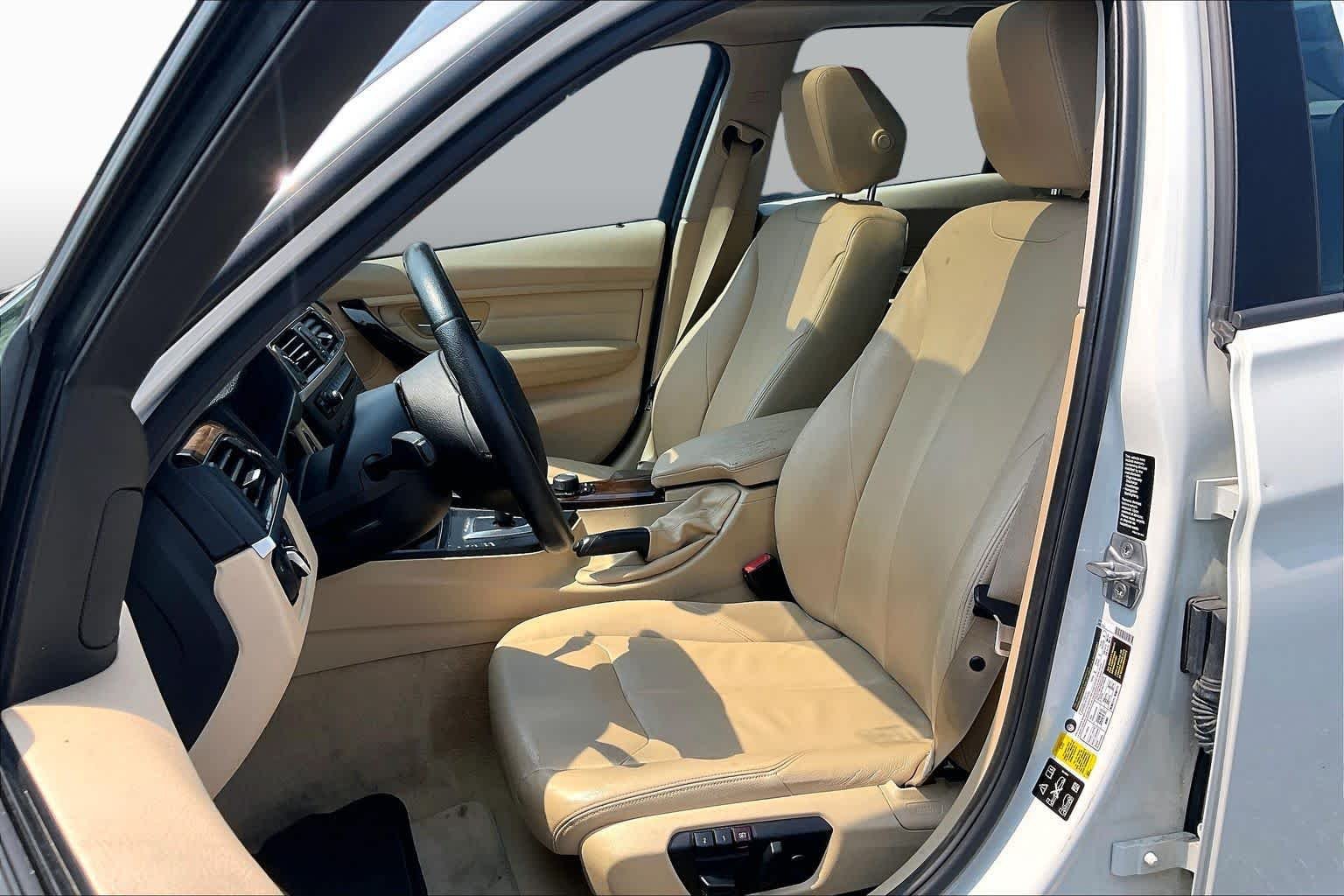 Used 2015 Alpine White BMW 320i xDrive image 7