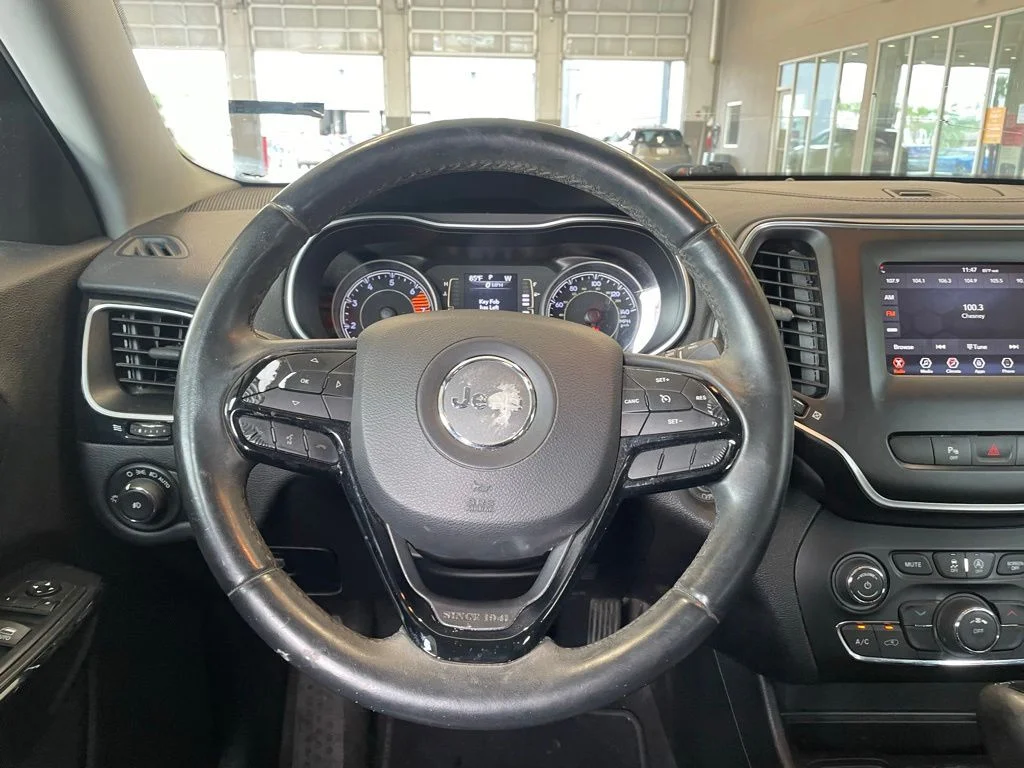 Used 2019 Gray Jeep Latitude Plus image 13