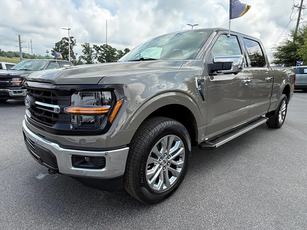 Certified Used 2025 Gray Ford XLT image 4