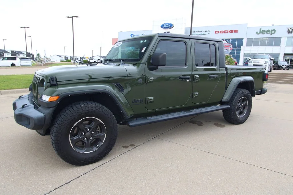 Used 2022 Green Jeep Sport image 19
