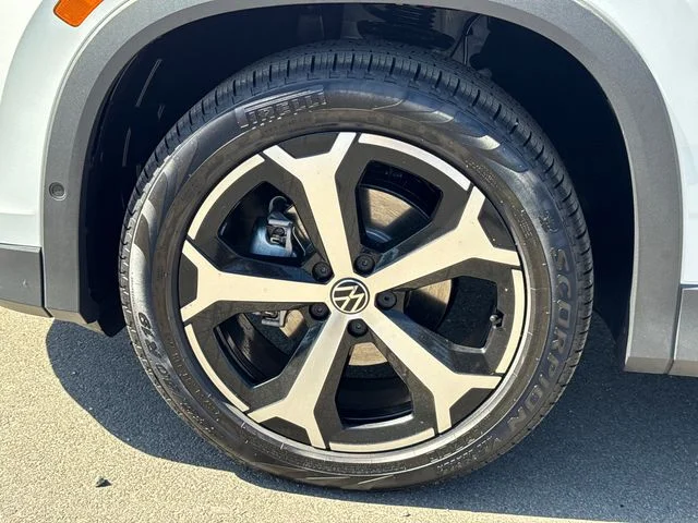 New 2026 Pure White Volkswagen 2.0T SE image 9