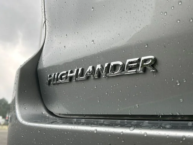 Used 2019 Silver Toyota XLE image 13