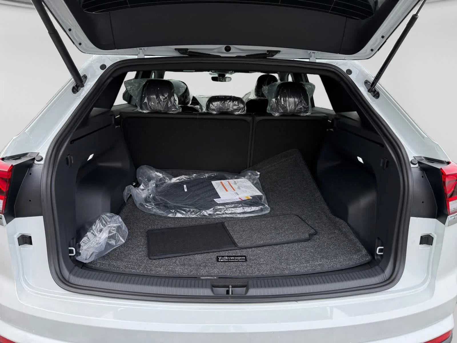 New 2026 Opal White Pearl Volkswagen 2.0T SE image 23