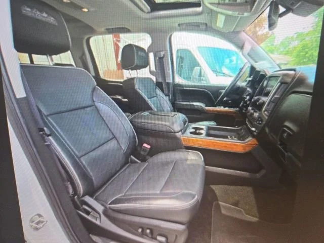 Used 2017 IRIDESCENT PEARL TRICOAT Chevrolet High Country image 12