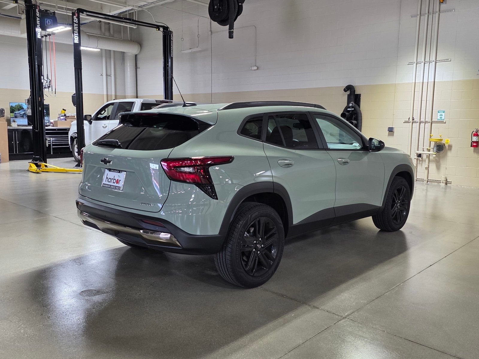Used 2025 Cacti Green Chevrolet ACTIV image 7