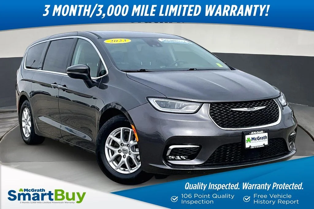 2023 Chrysler Pacifica Touring L's photo