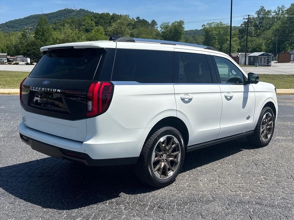 New 2026 Star White Metallic Tri-Coat Ford King Ranch® image 8