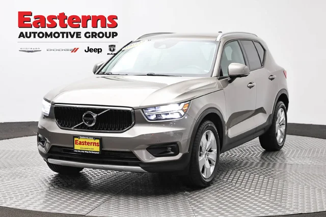 2022 Volvo XC40 Momentum