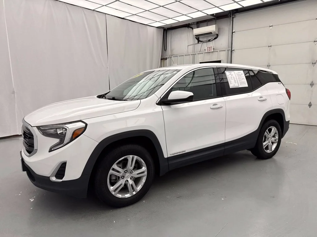 Used 2020 White GMC SLE image 3