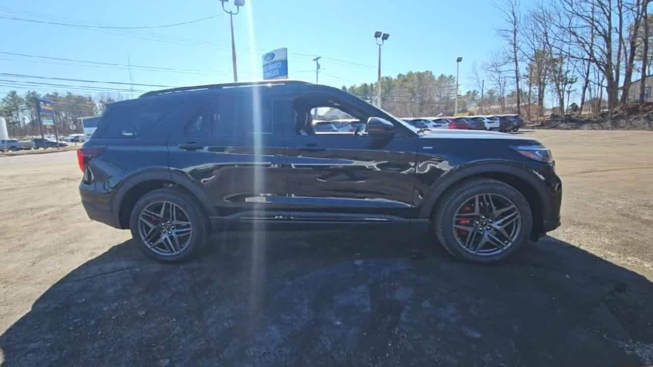New 2026 Agate Black Metallic Ford ST-Line image 9