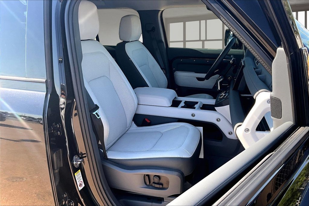Used 2025 Black Land Rover S image 7