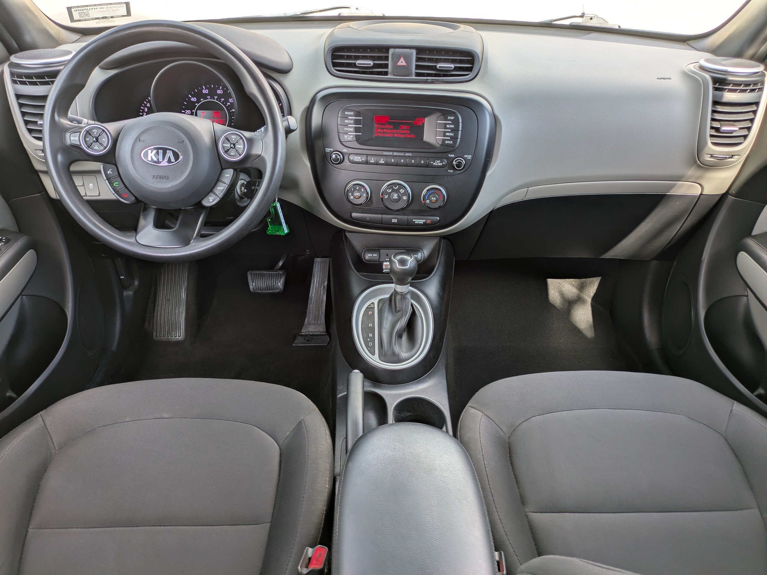 Used 2016 Clear White Kia BASE image 13