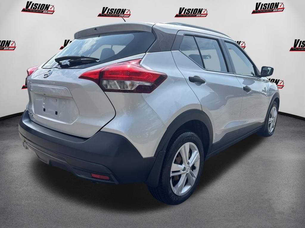 Used 2018 Silver Nissan S image 5