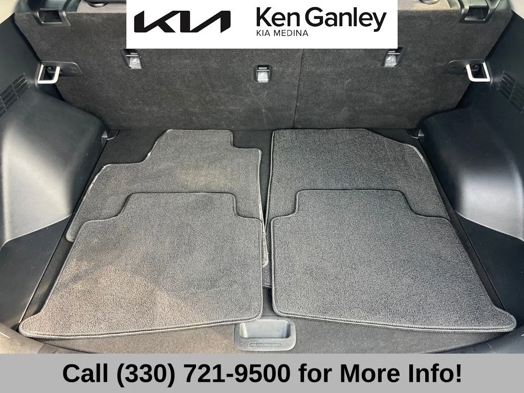 Used 2021 White Kia S image 48