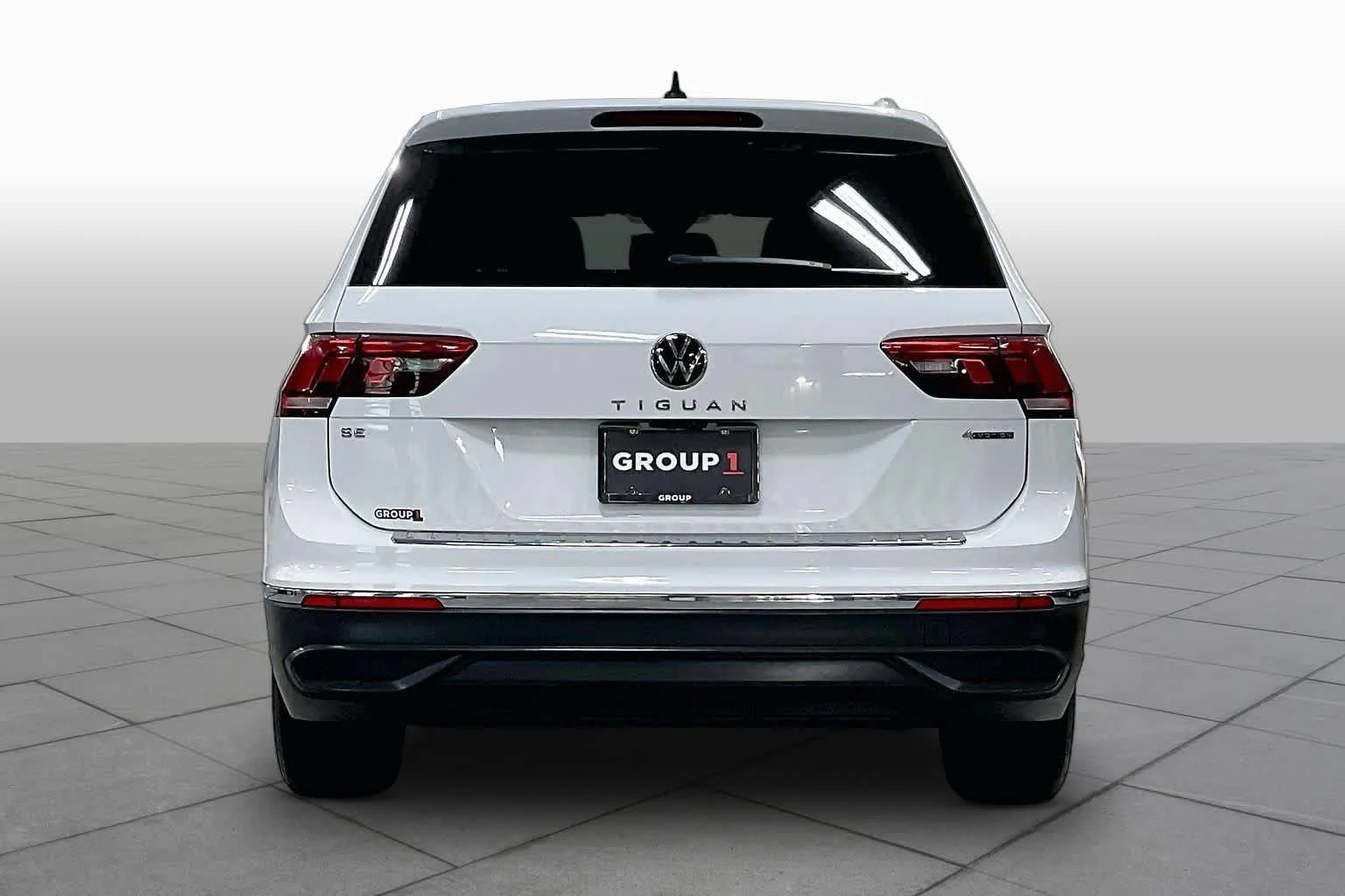 Used 2022 Pure White Volkswagen SE image 5