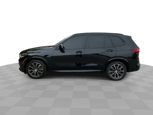 Used 2022 Black Sapphire Metallic BMW xDrive45e image 5