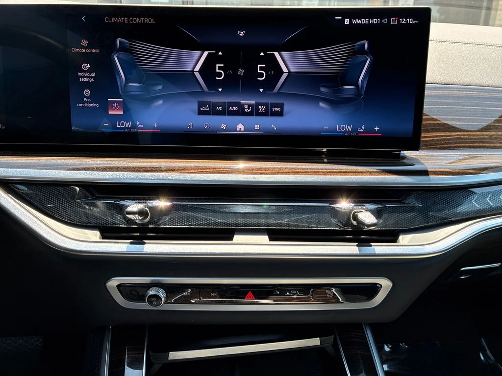 Used 2026 White BMW xDrive40i image 19