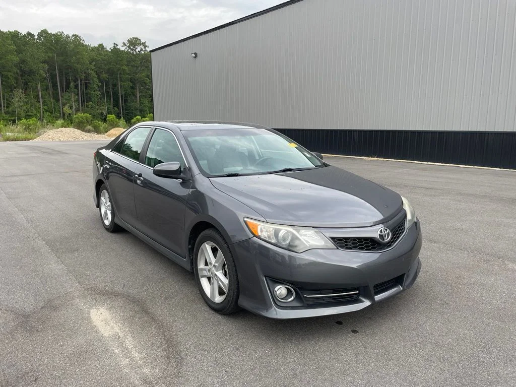 Used 2014 Gray Toyota SE image 1
