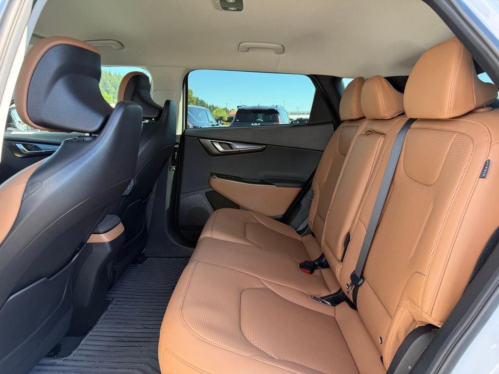 New 2026 Glacial White Pearl Kia WIND image 14