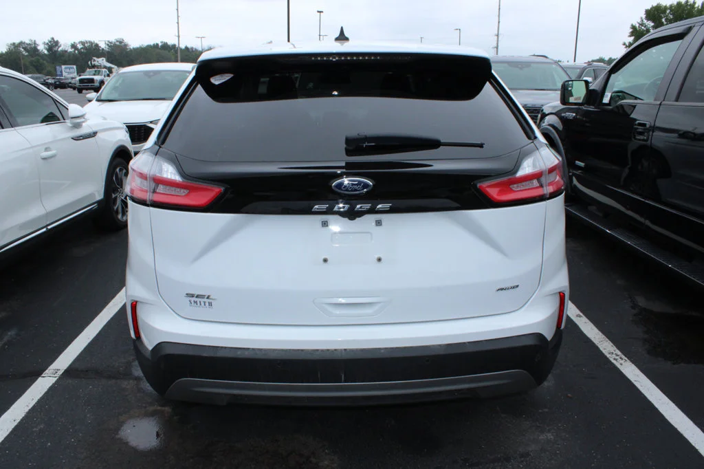 Used 2024 Oxford White Ford SEL image 5
