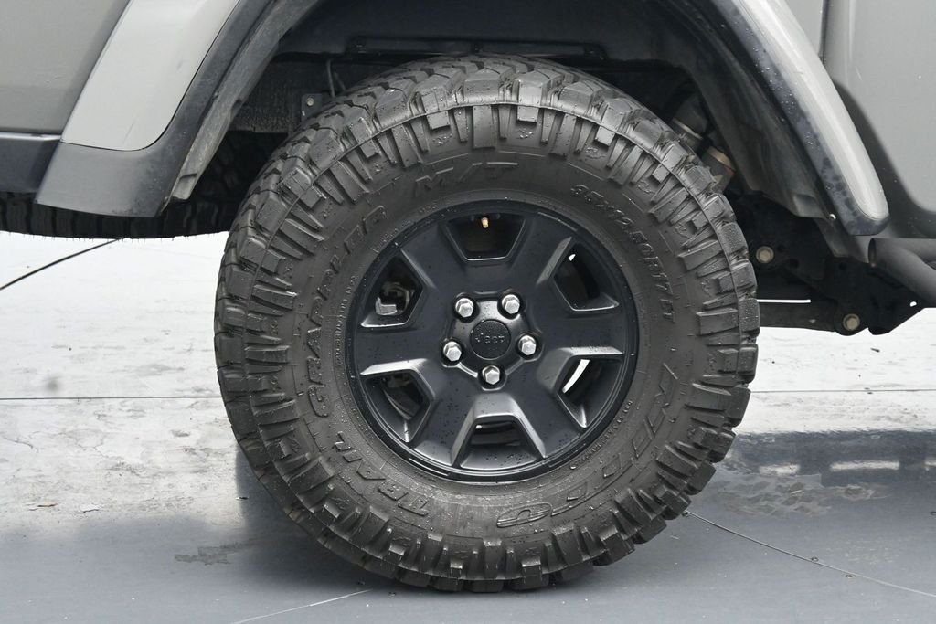 Used 2021 Gray Jeep Mojave image 10