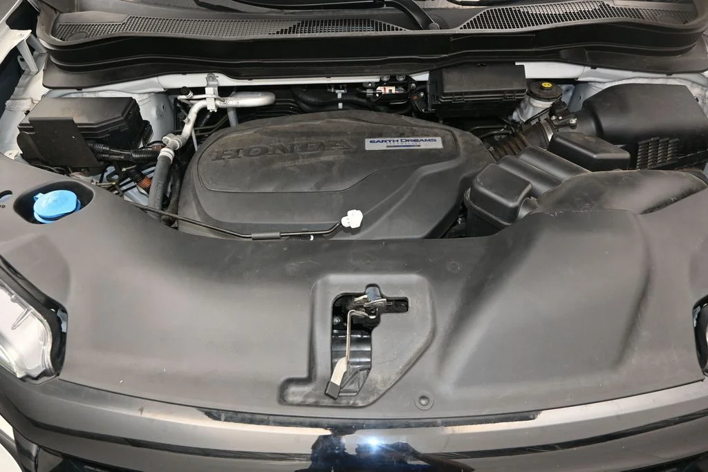 Used 2020 Platinum White Pearl Honda Touring image 26