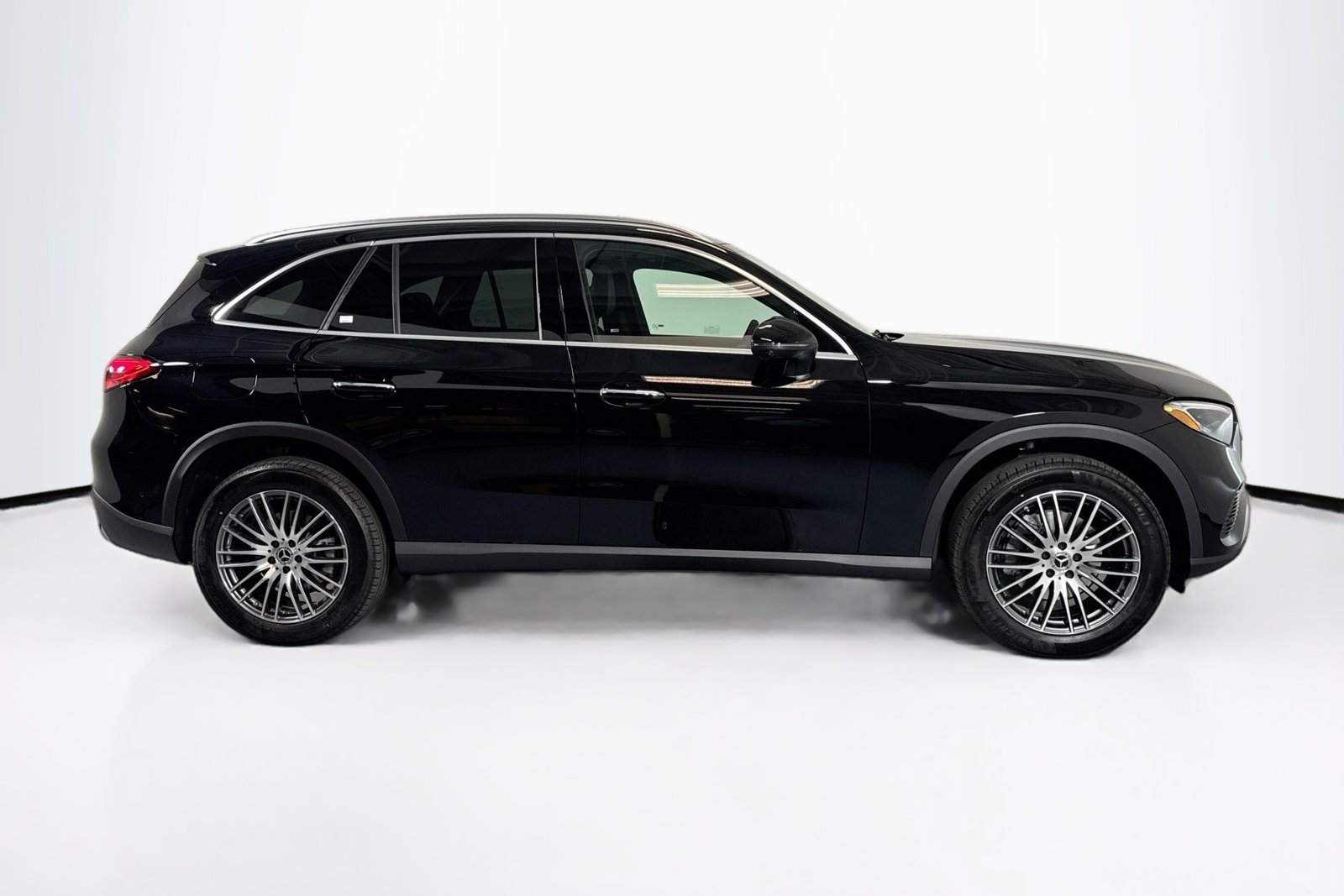 New 2026 Black Mercedes-Benz GLC 300 image 4