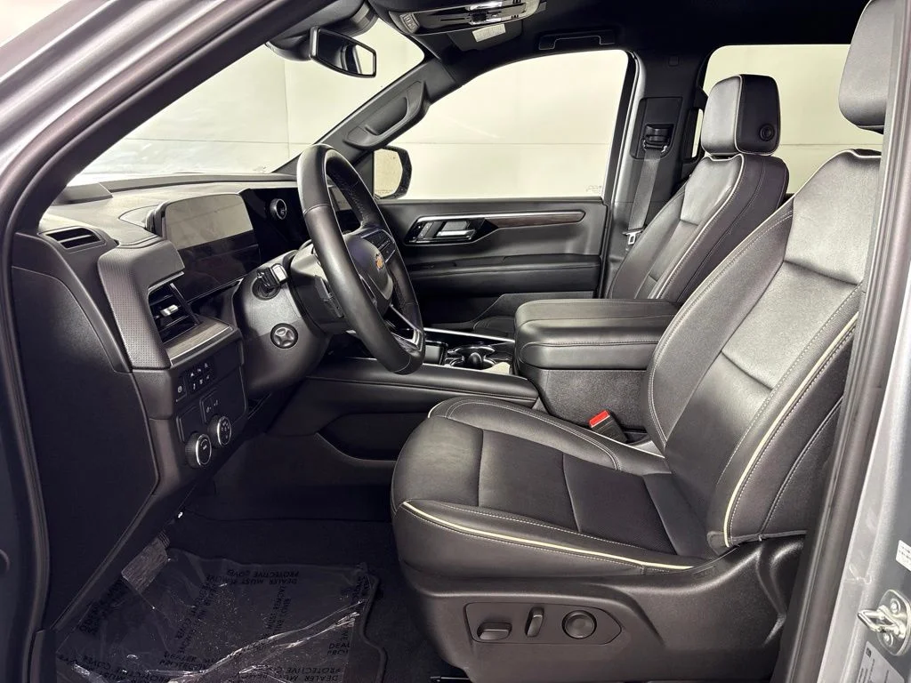 Used 2025 Gray Chevrolet Premier image 32