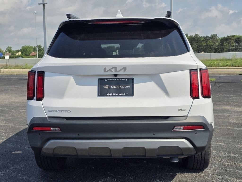 Used 2023 White Kia X-Line SX Prestige image 17